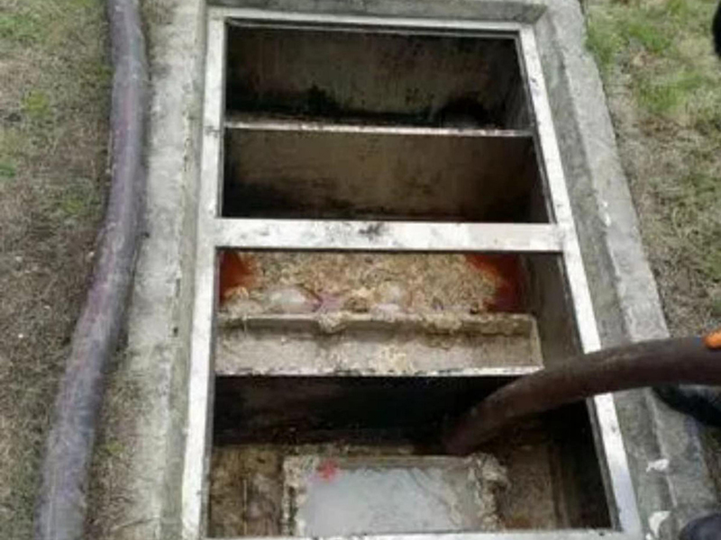 头屯河隔油池清理